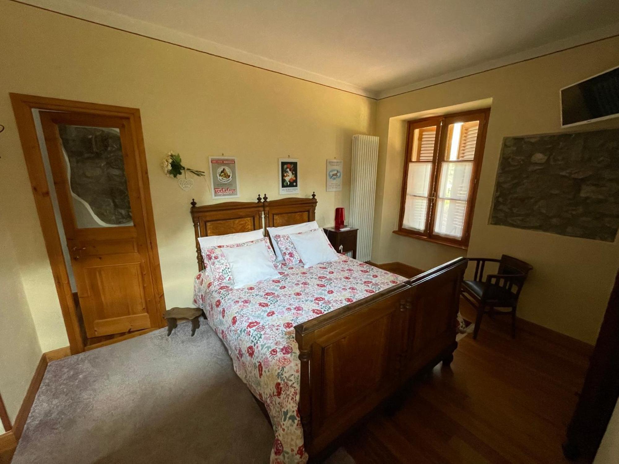 Dimora Fiorita Junior My Holiday Home Varallo Exterior photo