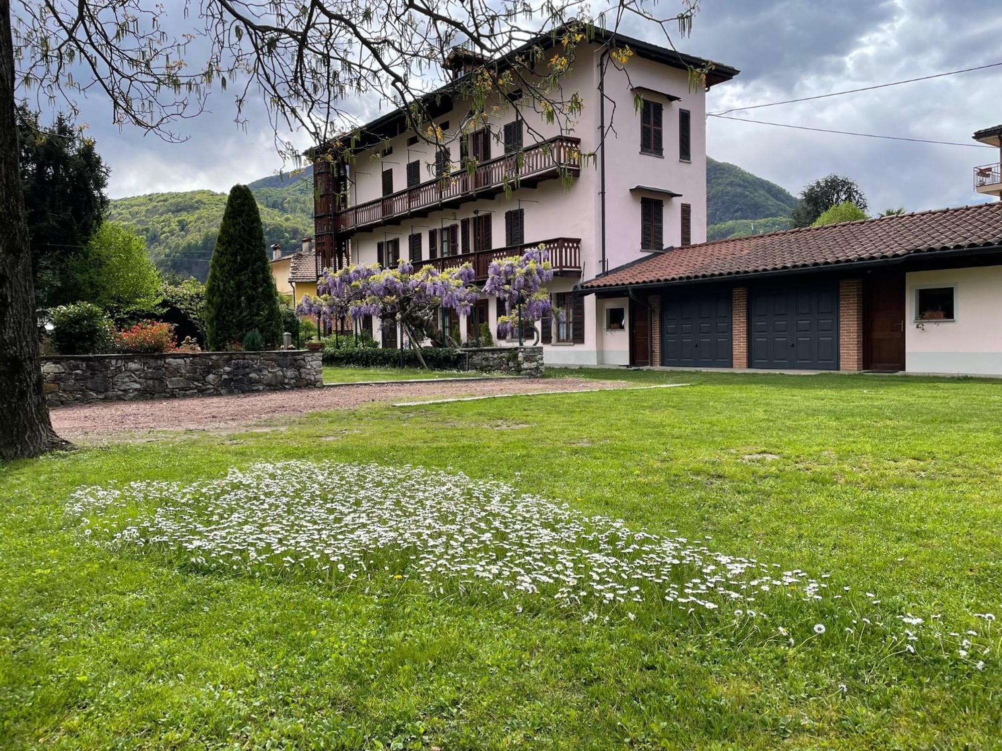 Dimora Fiorita Junior My Holiday Home Varallo Exterior photo